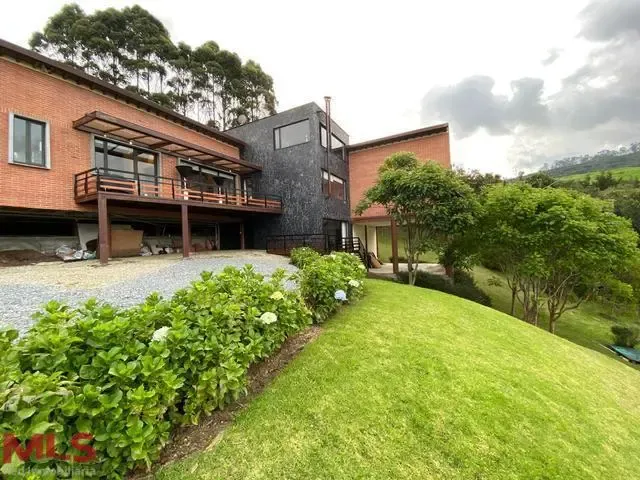 Casa en Envigado en Alto de las Palmas