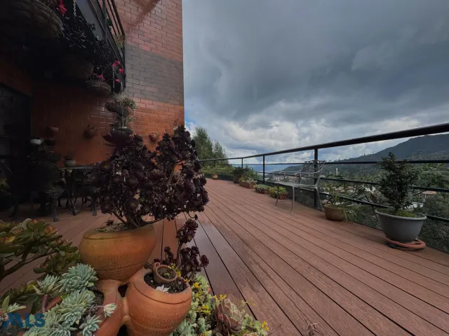 Casa en Envigado en Loma del Escobero