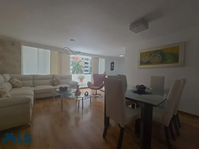 Apartamento en Medellín en Loma de Los Bernal