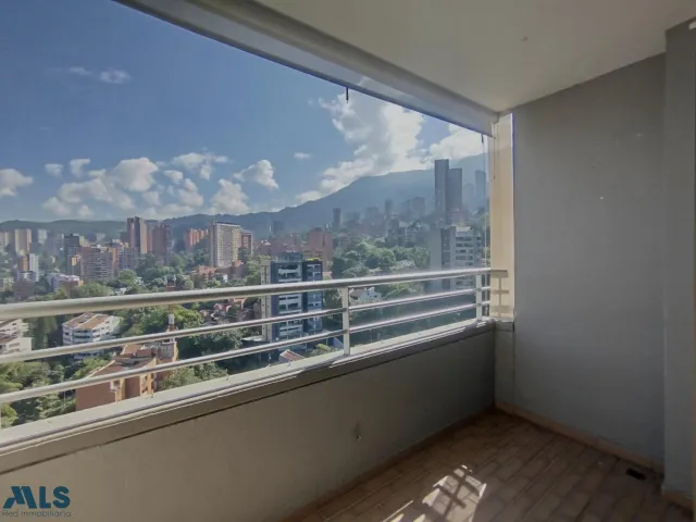 Apartamento en Medellín en Loma de los Parra