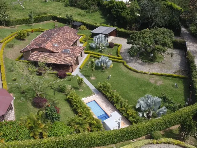 Paradise in Girardota: Finca Villa Al’ser – Luxury, Nature & Investment Potential (3,820 m²)