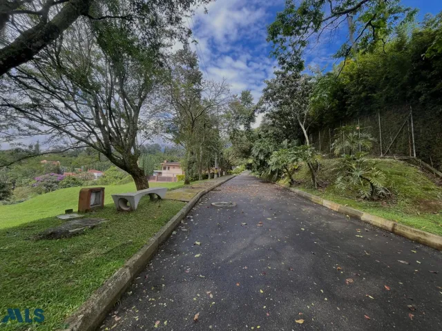 Lote Residencial en Envigado en Loma del Escobero