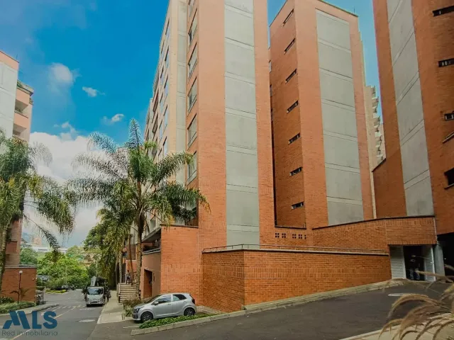 Apartamento en Envigado en Loma de Cumbres