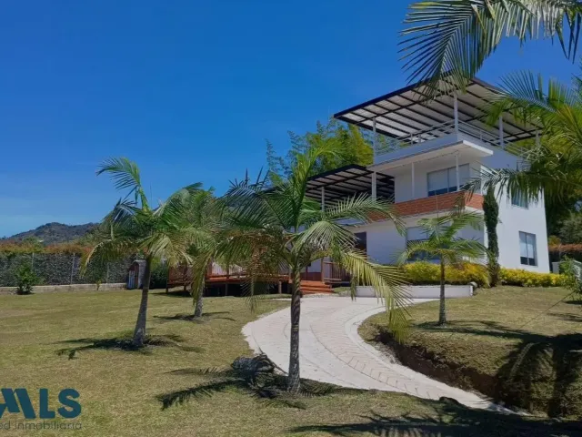 Casa en El Peñol en La honda