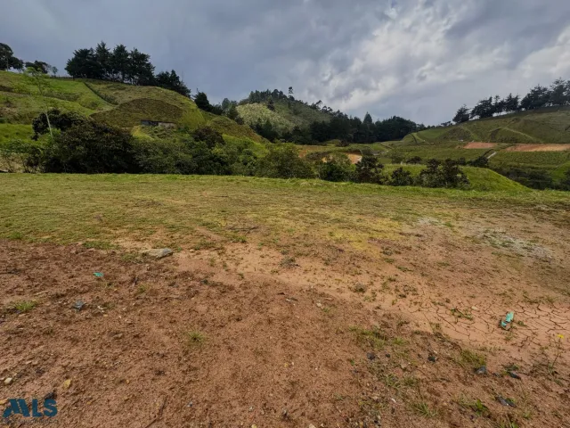 Lote Residencial en El Retiro en V. El Chuscal