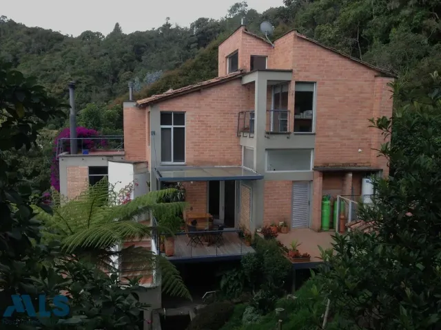 Casa en Envigado en Alto del escobero (Envigado)