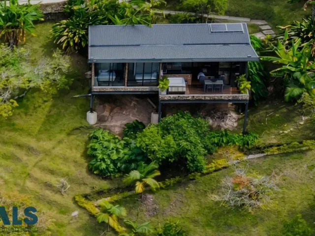 Casa en El Peñol en V. La Piedra