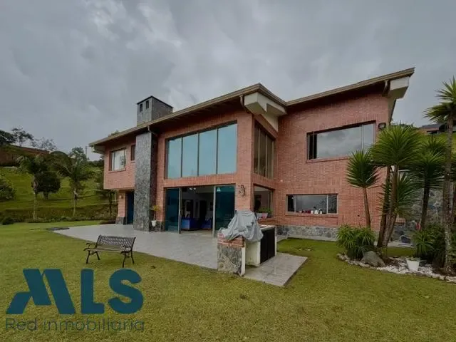 Casa en Envigado en Alto del escobero (Envigado)