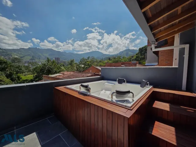 Casa en Sabaneta en Loma de San Jose