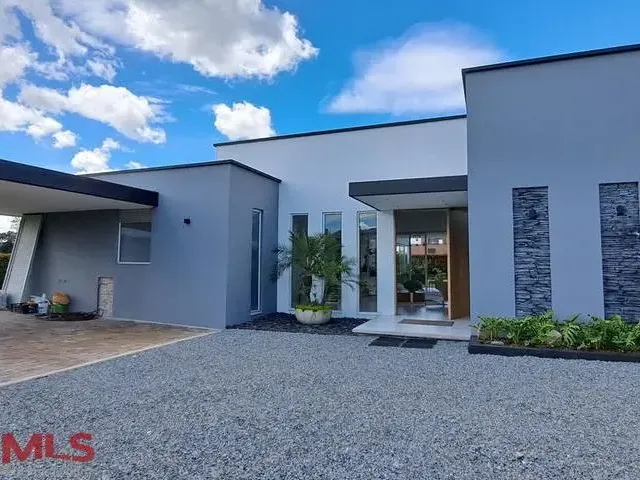 Casa en Rionegro en V. Cabeceras