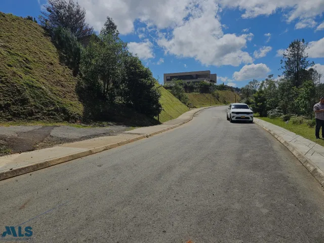 Lote Residencial en Envigado en Alto del escobero (Envigado)