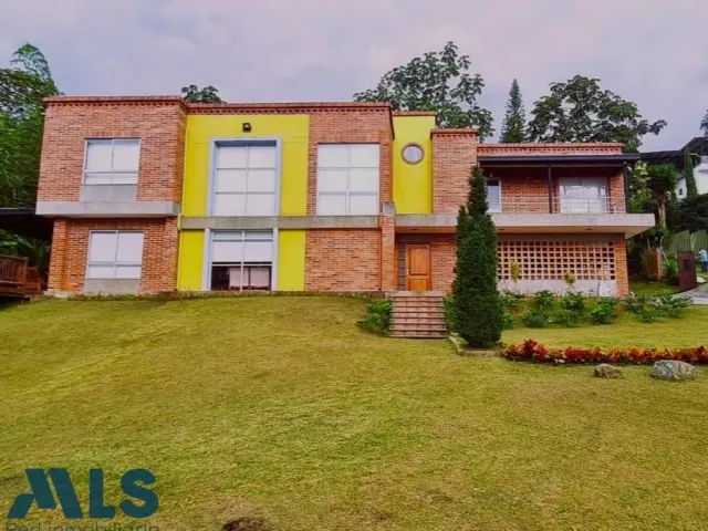 Casa en Envigado en Loma del Escobero