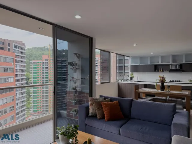 Apartamento en Medellín en Altos del Poblado