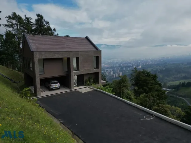 Casa en Envigado en El Salado