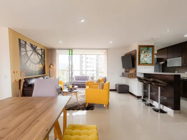 Exclusive 104 sqm Apartment in Lalinde, El Poblado | Panoramic City Views Near Provenza