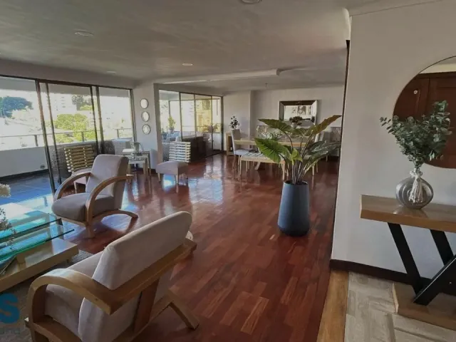 Apartamento en Medellín en El Campestre