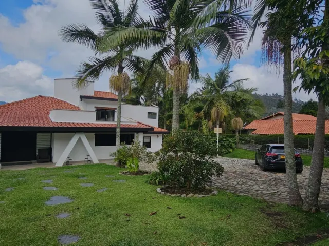 Casa en El Retiro en Corredor Don Diego