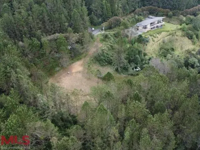 Lote Residencial en El Retiro en V. Los Salados