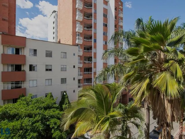 Apartamento en Medellín en Laureles