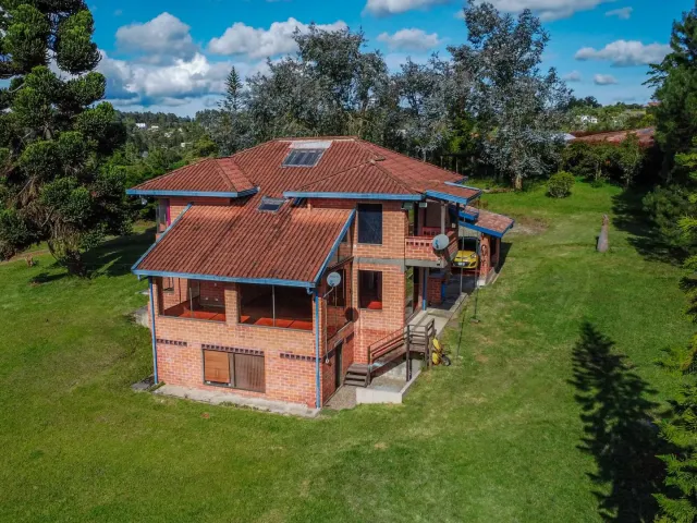Exclusive Estate in Santa Elena: Private Tennis Court, 6,417 m² Lot & Secure Living.