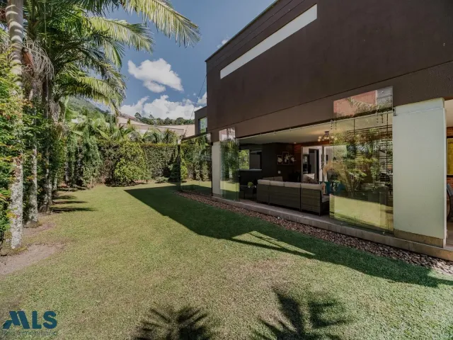 Casa en Envigado en Loma del Escobero
