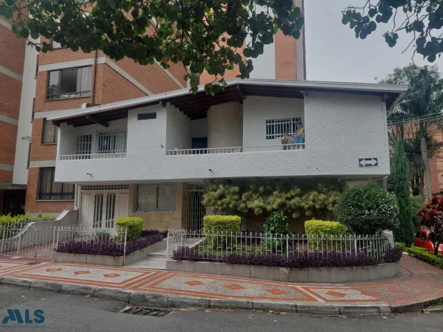 Casa en Medellín en Laureles