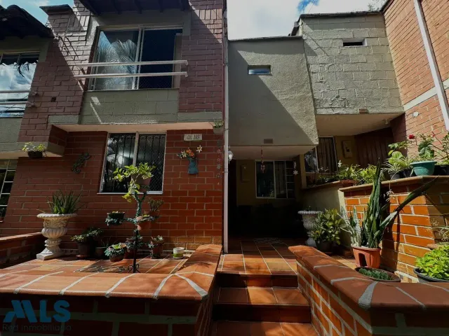 Casa en Envigado en Loma del Barro