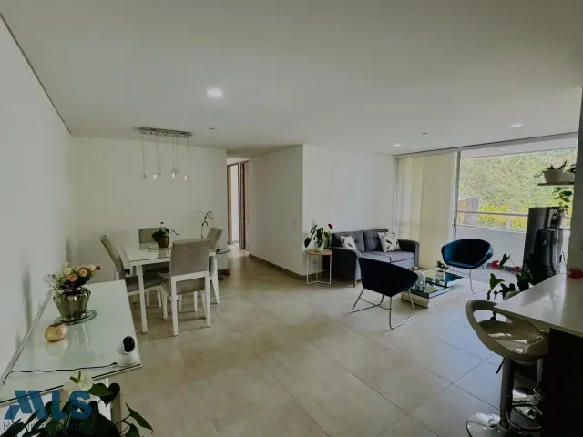 Apartamento en Envigado en Loma de los Mesa