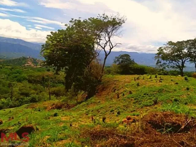 Lote Residencial en Sopetrán en V. Guaymaral