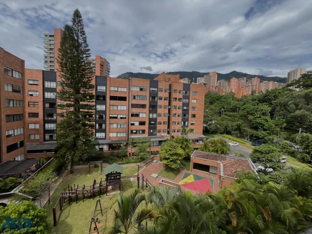 Apartamento en Medellín en Las Lomas Nº 1