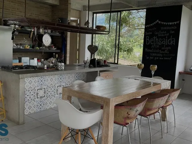 Casa en La Estrella en La Tablaza
