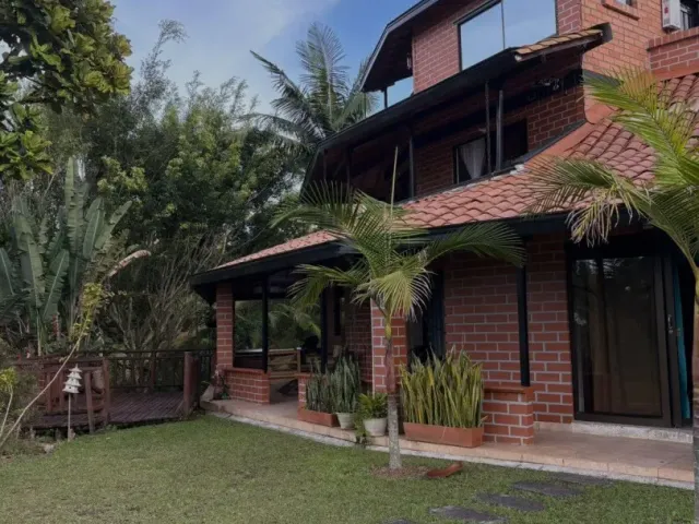 Luxury Estate in Villa Suiza, El Peñol–Guatapé | 2,646 m² Waterfront Property