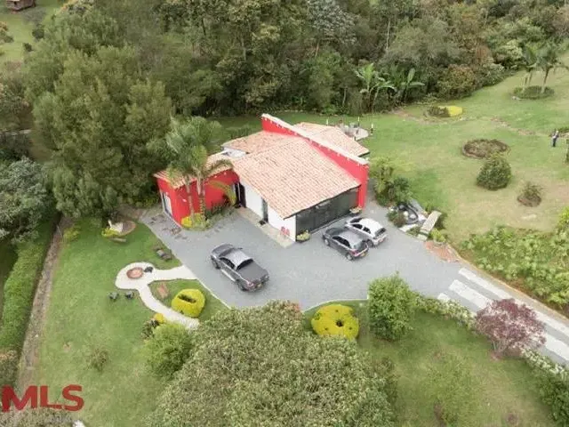 Casa en Rionegro en V. Llanogrande