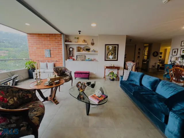 Apartamento en Envigado en Loma del Escobero