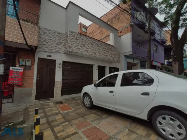 Casa en Medellín en Belen San bernardo