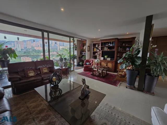 Apartamento en Medellín en Loma Los Gonzalez