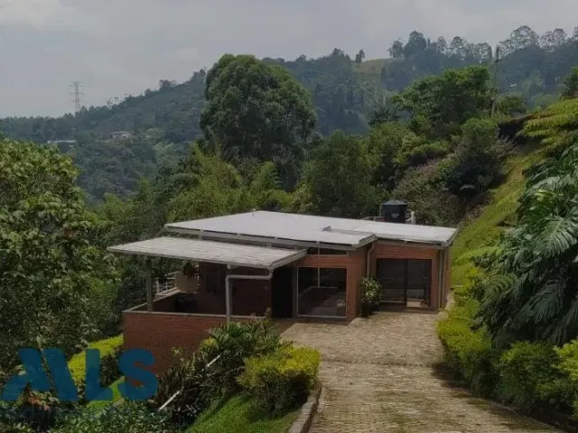 Casa en La Estrella en La Tablaza