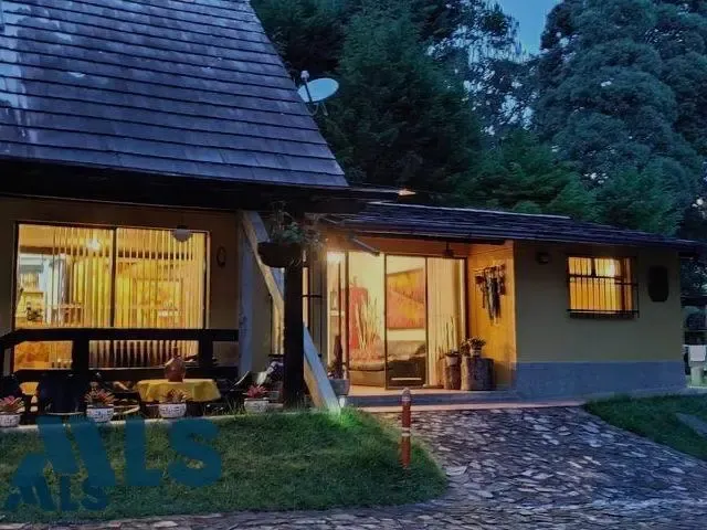 Casa en Envigado en Alto de las Palmas