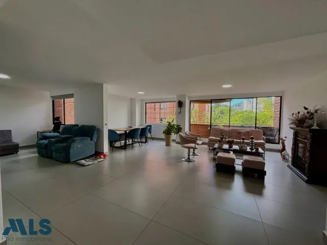 Apartamento en Medellín en Oviedo