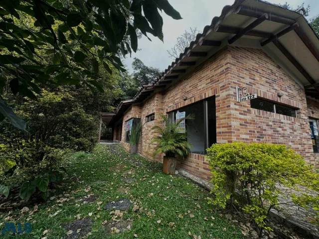 Casa en Envigado en Loma de Las Brujas