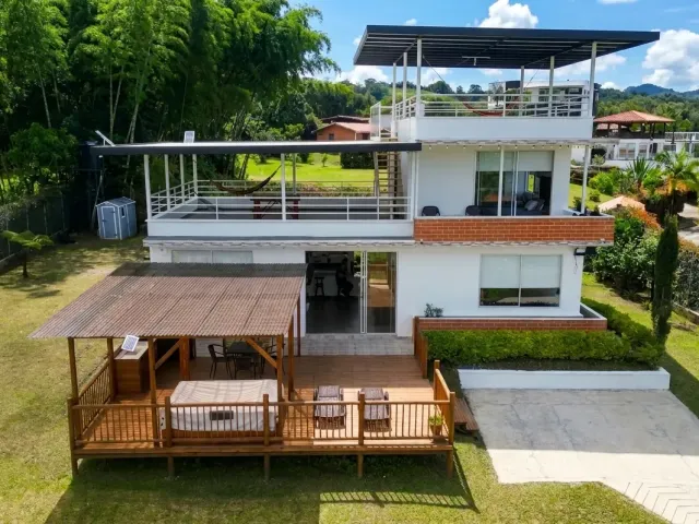 Luxury Villa for Sale with Views of El Peñol Rock and Guatapé Reservoir | Rental Licens