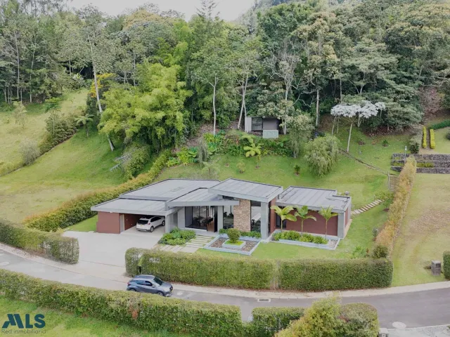 Casa en El Retiro en Corredor Don Diego