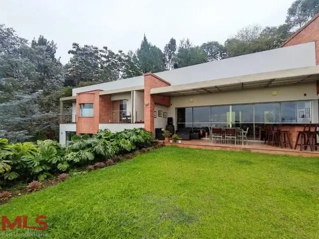 Casa en Envigado en Las palmas