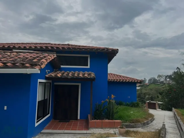 Casa en Rionegro en V. Ojo de Agua
