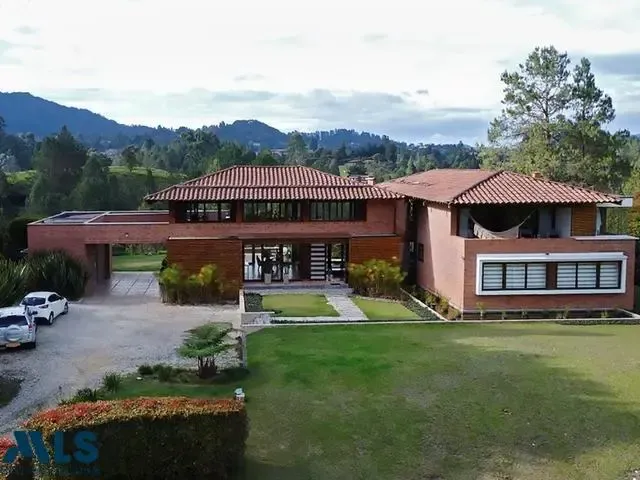 Casa en Envigado en Alto del escobero (Envigado)