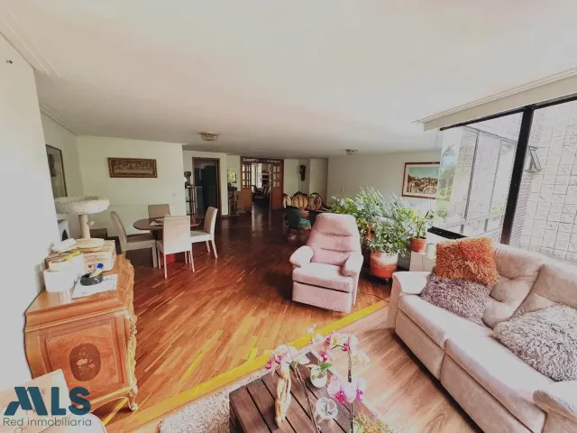 Apartamento en Medellín en El Tesoro