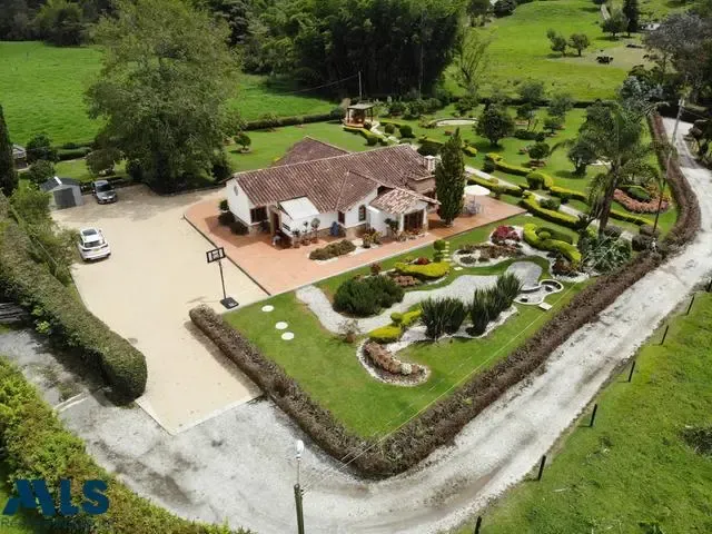 Casa en Rionegro en V. Cabeceras