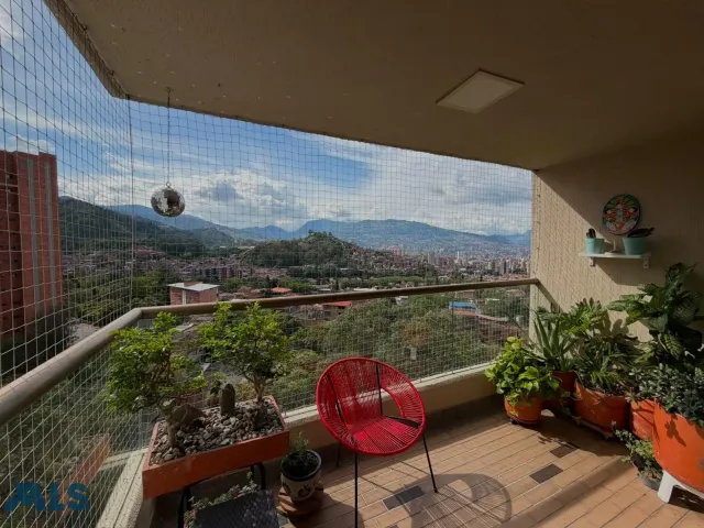 Apartamento en Medellín en Loma de Los Bernal