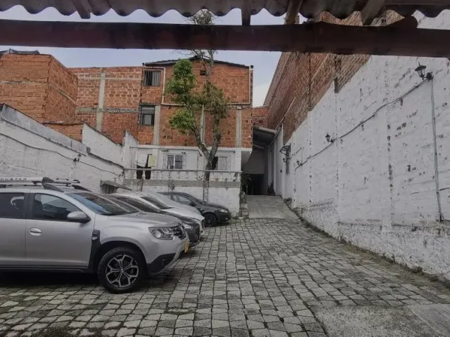 Parqueadero en Medellín en Prado
