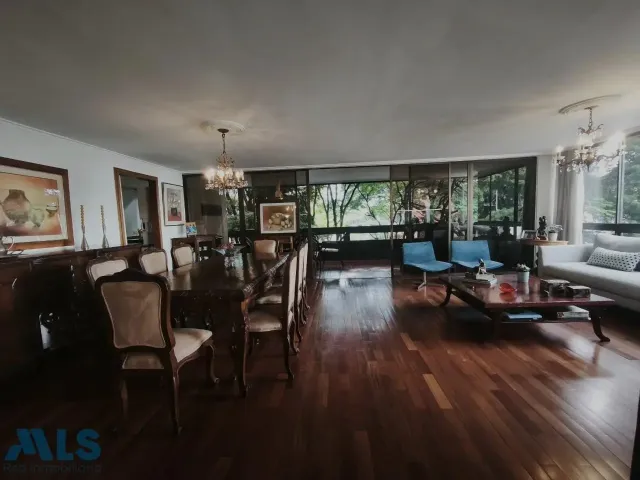 Apartamento en Medellín en Loma de los Parra
